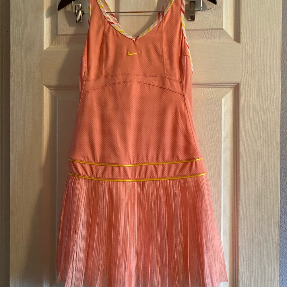Nike Sphere Dry Dress